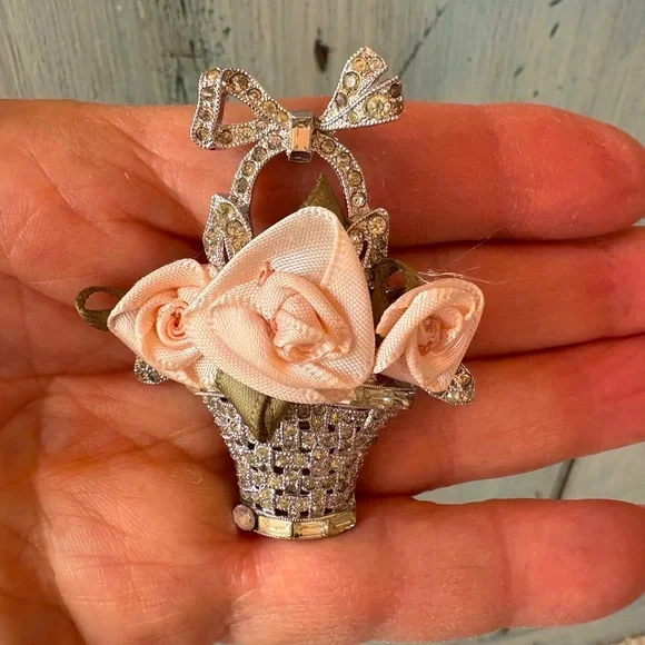 Gorgeous vintage silver basket brooch w/pink satin ribbon flowers & rhinestones - Picture 6 of 9